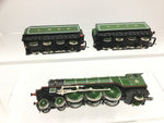 Hornby OO Gauge LNER Green Twin Tender Flying Scotsman (Limited Edition)