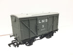 Bachmann 33-625 OO Gauge 12t LMS Single Vent Van LMS 511470 Grey