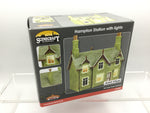 Bachmann 44-0082 OO Gauge Hampton Station Building with Lights