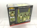 Bachmann 44-0082 OO Gauge Hampton Station Building with Lights