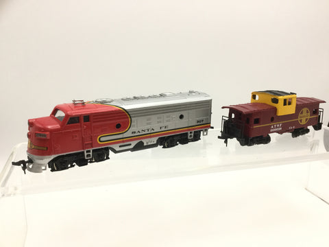 Bachmann 61600 HO Gauge Santa Fe  EMD F9 Loco and Caboose Set