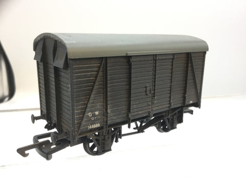 Dapol B15 OO Gauge GWR (SR Style) 12t Box Van 144888 Weathered