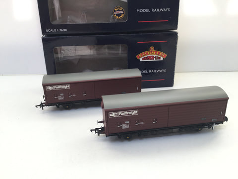 Bachmann 38-121 OO Gauge Railfreight VAA Sliding Door Van x2