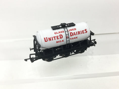 Dapol B629 OO Gauge 6 Wheel Milk Tanker United Dairies