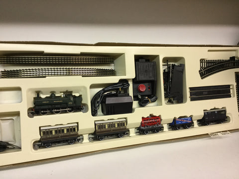 Hornby R694 OO Gauge GWR Mixed Traffic Train Set