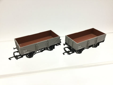 Hornby R6441 OO Gauge NE 5 Plank Wagon 629814 x2