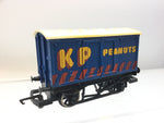 Hornby R001 OO Gauge Vent Van KP Peanuts