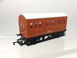 Hornby R110 OO Gauge Thomas and Friends Annie Coach