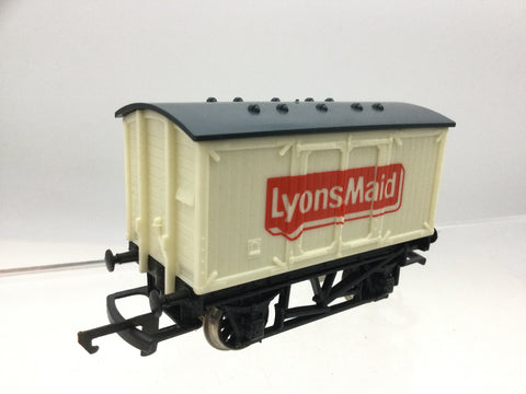 Hornby R130 OO Gauge Lyons Maid Box Van