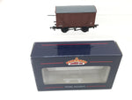 Bachmann 38-160A OO Gauge BR 12t Planked Vent Van B755845