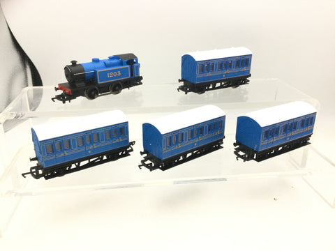 Hornby R2131 OO Gauge Class D Industrial Shunter Caledonian Blue 1203 + 4 Coaches
