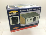 Bachmann 44-0148 OO Gauge Scenecraft Railway Stables Tack Room