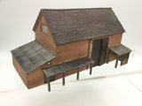 Bachmann 44-104 OO Gauge Red Brick Barn