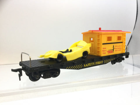 Bachmann HO Gauge Flat Wagon with Car Load Operation Lifesaver