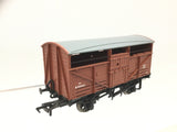 Bachmann 37-710 OO Gauge BR Cattle Wagon B893343