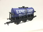 Dapol 4F-031-017 OO Gauge 6 Wheel Milk Tank Wagon Express Dairy