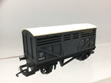 Hornby R022 OO Gauge GWR Cattle Van 38901