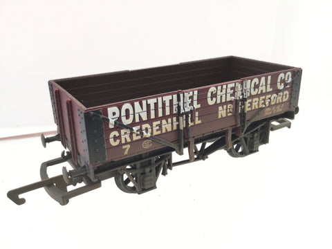 Hornby R6219 OO Gauge 5 Plank Wagon Pontithel