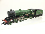 Hornby R2056 OO Gauge LNER Green Class B17 2857 Doncaster Rovers