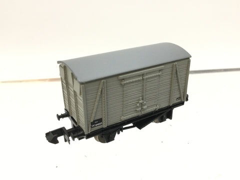 Graham Farish 373-130 N Gauge BR Grey Ventilated Van W134035