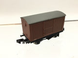 Graham Farish 373-105 N Gauge BR Bauxite Planked Ventilated Van E568037