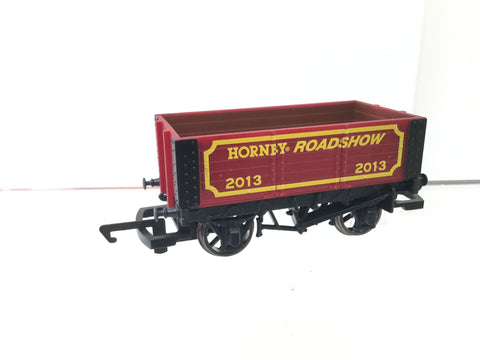 Hornby R6611 OO Gauge 2013 Hornby Roadshow Wagon
