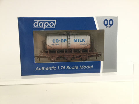 Dapol 4F-031-022 OO Gauge 6 Wheel Milk Tank Wagon Co-op Milk 169 Weathered