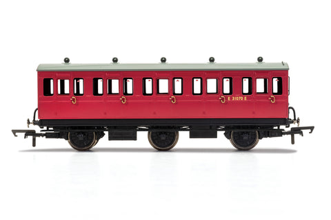 Hornby R40124 OO Gauge BR, 6 Wheel Coach, 3rd Class, Fitted Lights, E31070 - Era 4