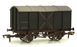 Dapol 4F-013-012 OO Gauge GWR Gunpowder Van W105762 Weathered