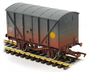 Dapol 4F-016-109 OO Gauge GWR Banana Van 35639 Weathered