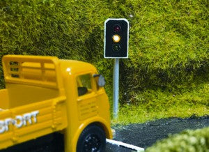 Train-Tech TL10 OO Gauge Working Traffic Light (Single)